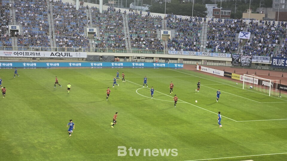 <b>부산</b>, 선제골에도 <b>수원</b>에 1대4 역전패